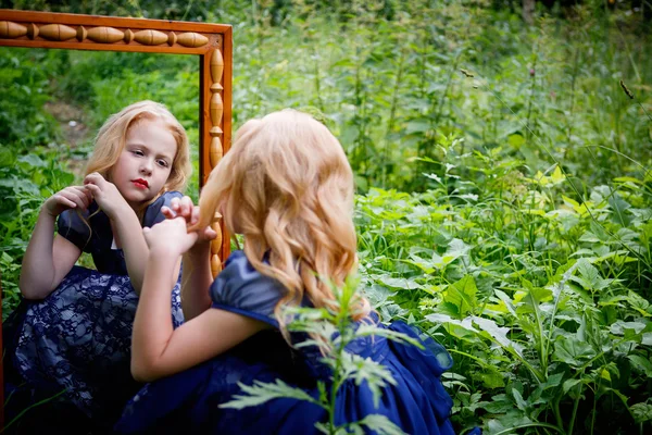 Retrato de menina bonita — Fotografia de Stock