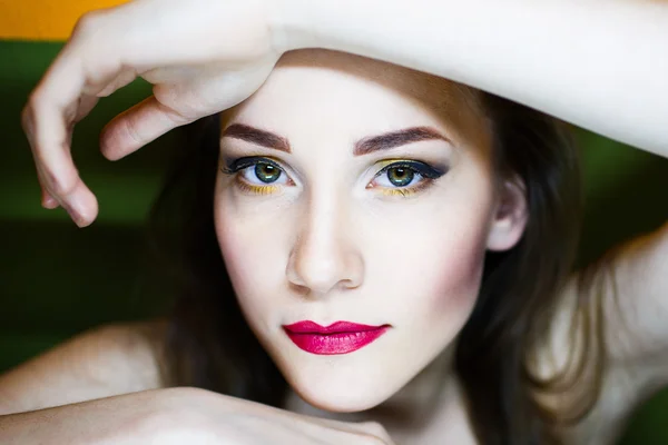 Portrait of a beautiful young girl — Stock Photo, Image