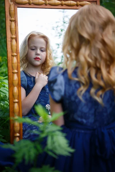 Portrét krásná holčička — Stock fotografie