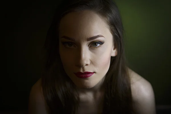 Portrait of a beautiful young girl — Stock Photo, Image