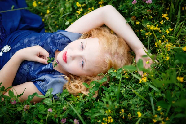 Retrato de niña hermosa — Foto de Stock