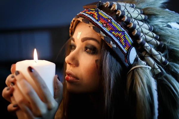 A az öltözékben, egy indiai-amerikai közelről gyönyörű lány portréja — Stock Fotó