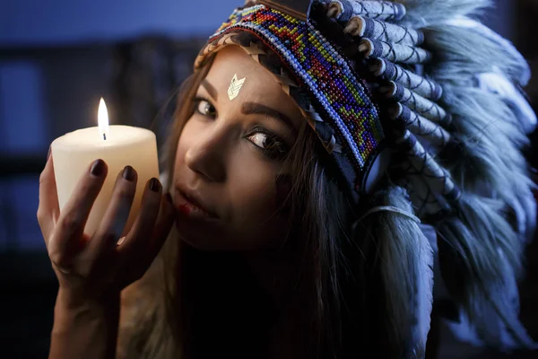 Portrait of beautiful girl close up in the attire of an Indian America — Stock Photo, Image