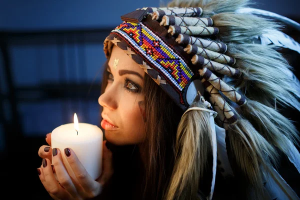 A az öltözékben, egy indiai-amerikai közelről gyönyörű lány portréja — Stock Fotó