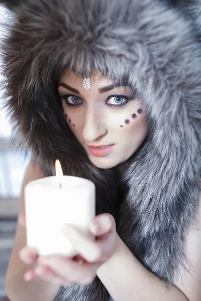 Portrait of beautiful girl close up in the attire of an Indian America — Stock Photo, Image