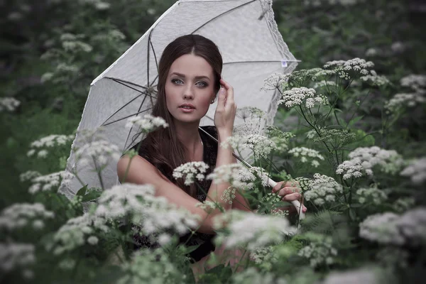 Portrait of beautiful girl with umbrella — Stock Photo, Image
