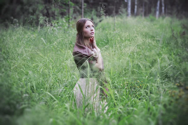 Portrait of beautiful girl on nature — Stock Photo, Image