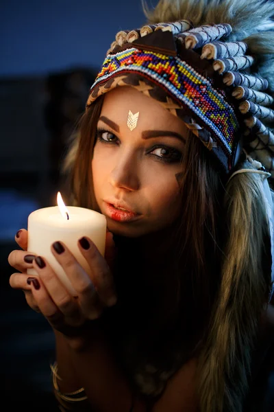 A az öltözékben, egy indiai-amerikai közelről gyönyörű lány portréja Stock Fotó