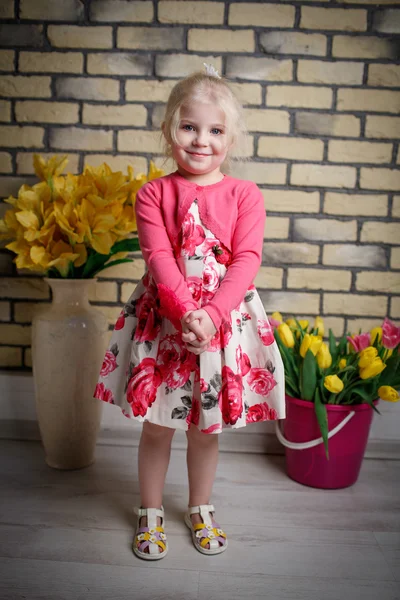 Portrait of a beautiful little girl — Stock Photo, Image