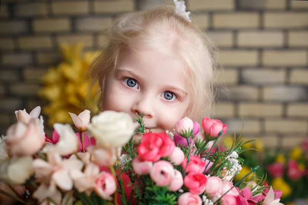 Portrait of a beautiful little girl — Stock Photo, Image