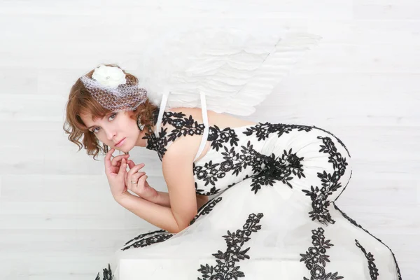 Retrato de uma menina bonita em um vestido bonito — Fotografia de Stock