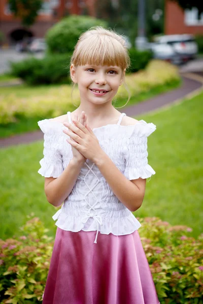 Retrato de niña hermosa — Foto de Stock