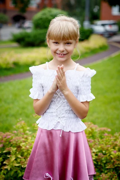 Retrato de niña hermosa —  Fotos de Stock