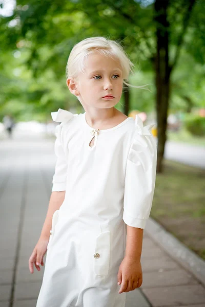 Portrait of beautiful little girl — Stock Photo, Image