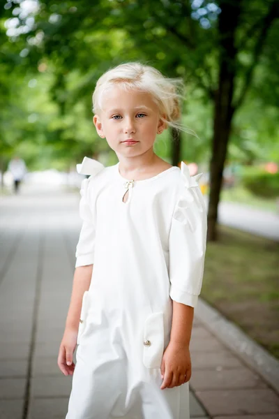 Portrait of beautiful little girl — Stock Photo, Image