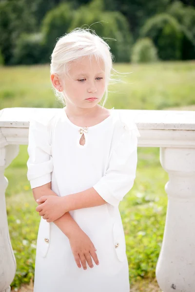 Retrato de menina bonita — Fotografia de Stock