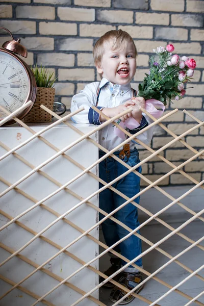 Retrato de menino no estúdio — Fotografia de Stock