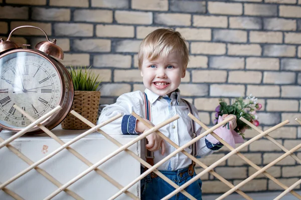 Retrato de menino no estúdio — Fotografia de Stock