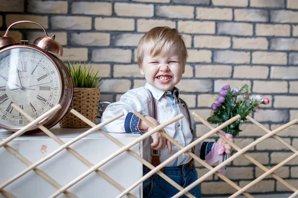 Portret van kleine jongen in de studio — Stockfoto