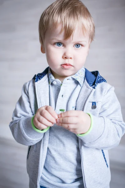 Portret chłopca w studio — Zdjęcie stockowe