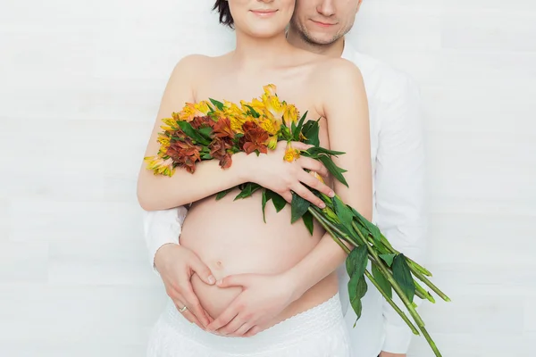 Retrato de marido e mulher grávida — Fotografia de Stock