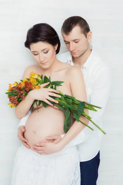 Retrato de marido e mulher grávida — Fotografia de Stock