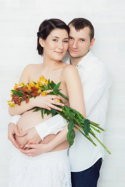 Retrato de marido y mujer embarazada — Foto de Stock