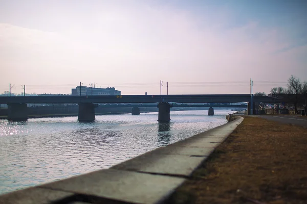 Polonia. El puente del río. Viaje. . — Foto de Stock