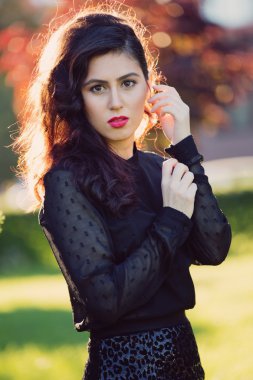 Güzel bir kadının portresi.