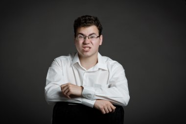 stüdyoda bir adam portresi