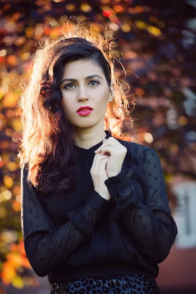 Retrato de uma mulher bonita — Fotografia de Stock