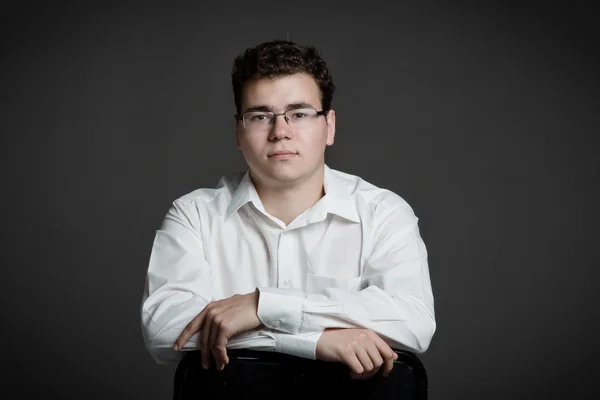 Portret van een man in de studio — Stockfoto