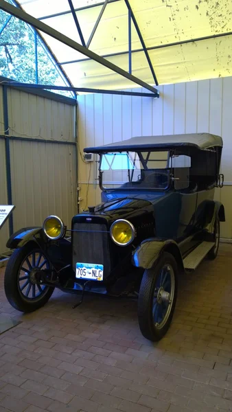 Μαύρο Μπλε Vintage Αυτοκίνητο Στο Μουσείο — Φωτογραφία Αρχείου