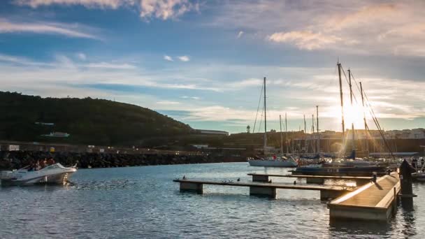 Hafen Sonnenuntergang auf den Azoren, Terceira-Insel, magische Laterne Rohvideo — Stockvideo
