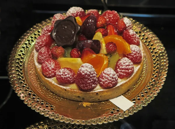 Läcker tårta med frukt — Stockfoto