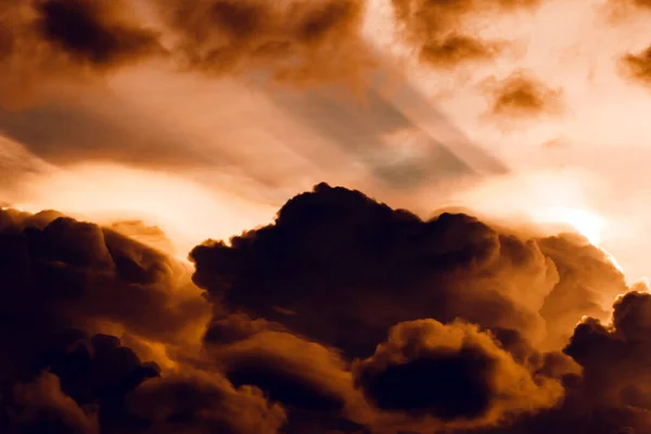 Los Cielos Blancos Brillante Día Verano —  Fotos de Stock