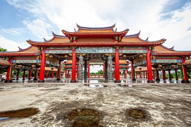 Tayland 'daki Tayvan tapınağı ya da Dhammapathanyu Vakfı Tapınağı ya da Bang Pu yakınlarındaki Xianlo Tai Tian Kong, Tayland' daki Samut Prakan