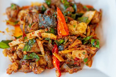 Tayland otlu baharatlı yumuşak kabuklu kaplumbağa.