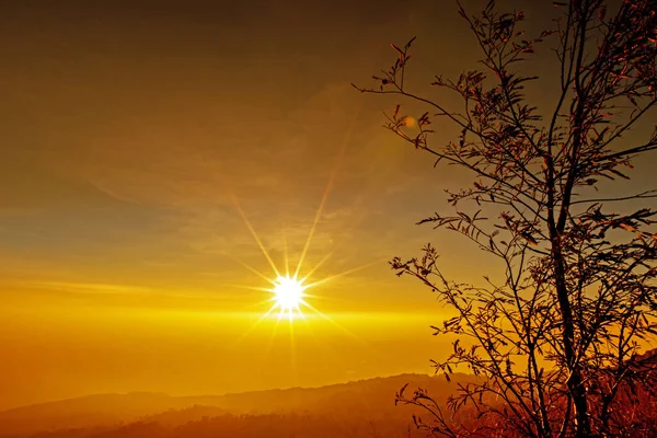 Belo Pôr Sol Montanha Parque Nacional Ramkhamhaeng Província Sukhothai Tailândia — Fotografia de Stock