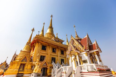 Wat Khiriwong Tayland 'da Nakhon Sawan' da güzel bir Budist tapınağı.