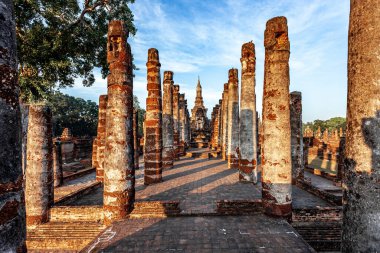 Si Satchanalai 'deki Phra Sri Rattana Mahathat tapınağı Tayland' daki Sukhothai tarihi parkı