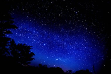Gece gökyüzündeki yıldızlar