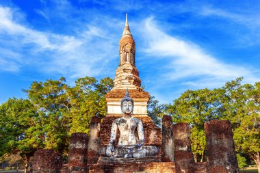 Tayland 'daki Si Satchanalai tarihi parkındaki tapınak