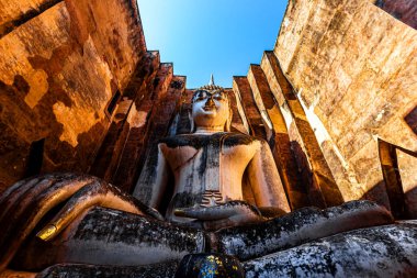 Sukhothai Wat Si Chum Tarihi Parkı Tayland 'da Maha antik başkenti Sukhothai Tayland.