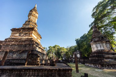 Tayland 'daki Si Satchanalai tarihi parkındaki tapınak