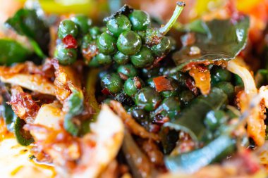 Tayland otlu baharatlı yumuşak kabuklu kaplumbağa.