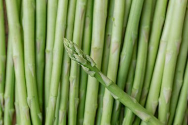 Kuşkonmaz, kansere karşı etkili bir şekilde etkili olan bir sebzedir. En fazla glutathiona sahip olan gıdadır.. 