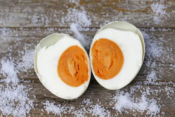 Huevo salado — Foto de Stock