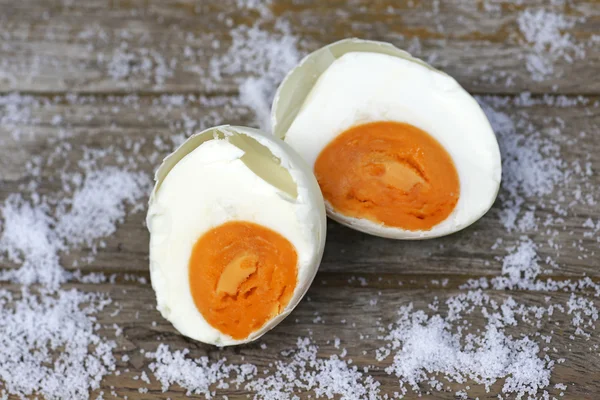 Соленое яйцо — стоковое фото
