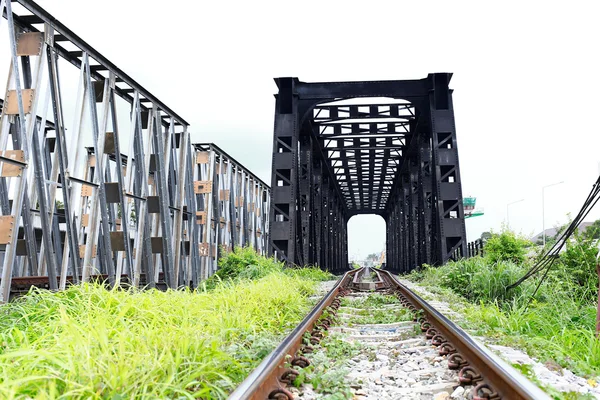 Línea de cruce ferroviario en zonas rurales de Tailandia . — Foto de Stock